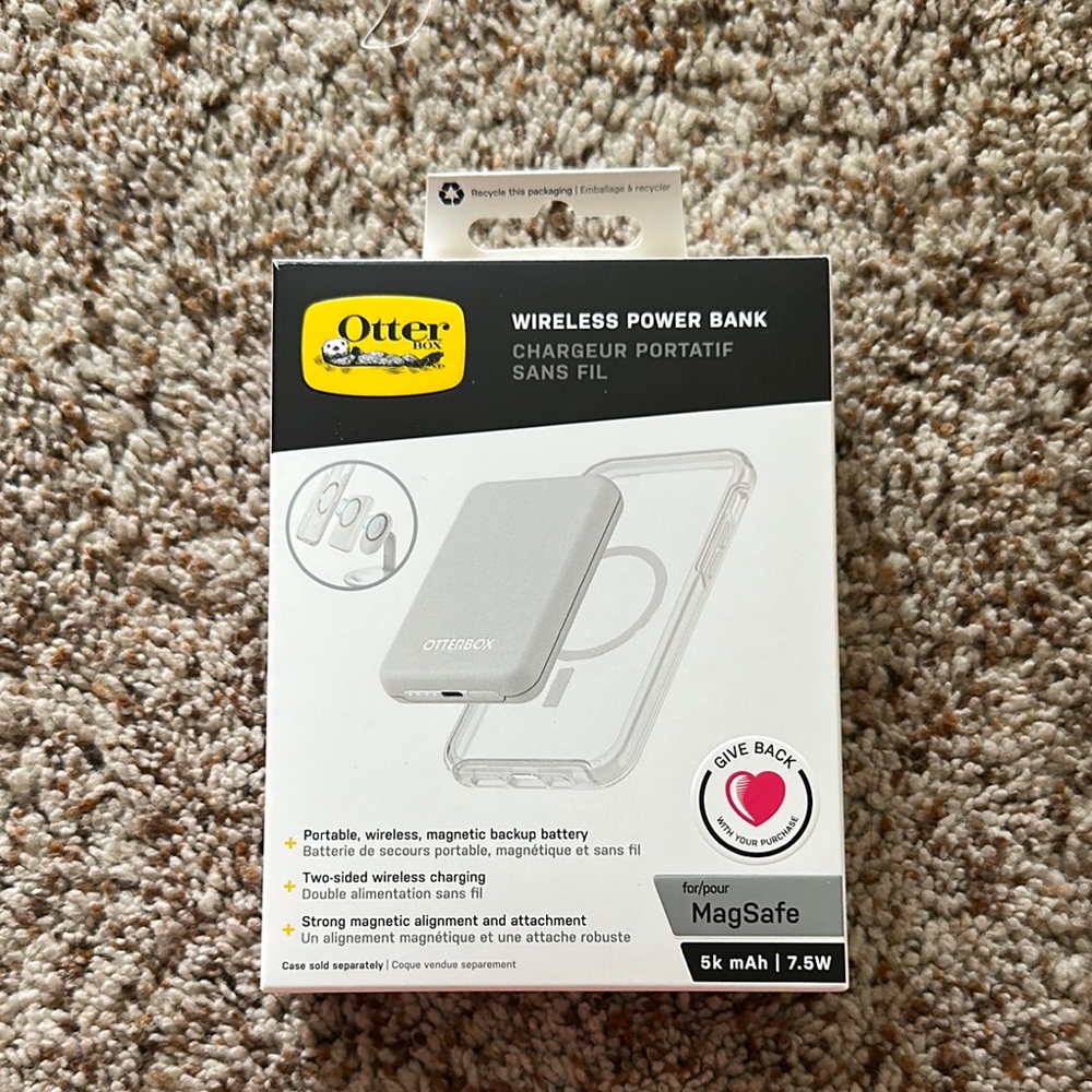 OtterBox Wireless Power Bank - white